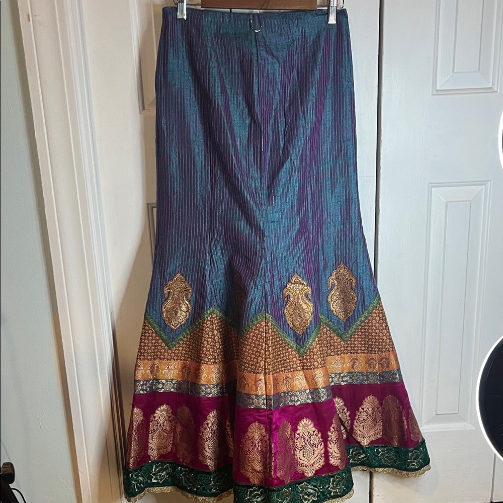 Wedding India Lehenga silk woven embroidered skirt SIZE  6/8 formal heavy